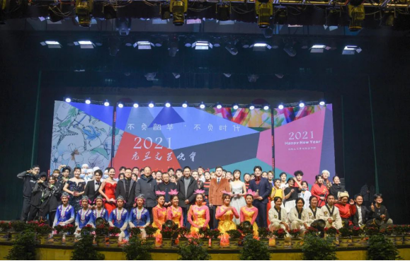全讯600cc大白菜：绚丽大舞台演绎精彩中国故事，00后大学生乐享思政教育